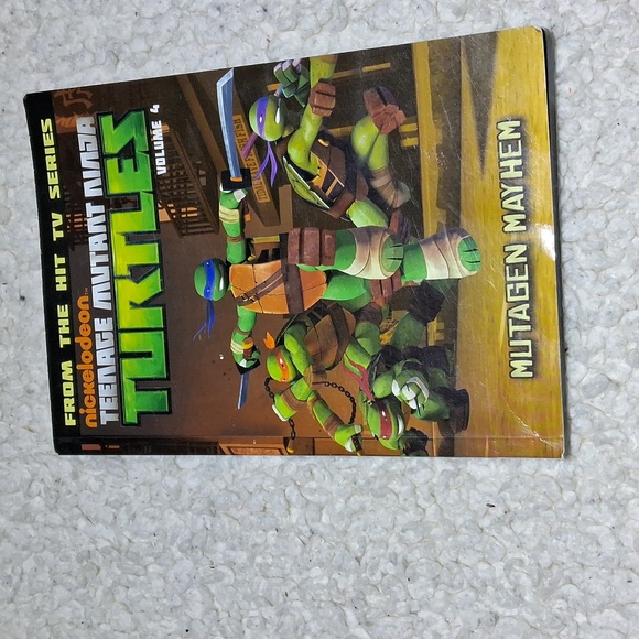 Teenage Mutant Ninja Turtles cape, 3 preloved 4" posable figures, hat & book - Picture 8 of 9
